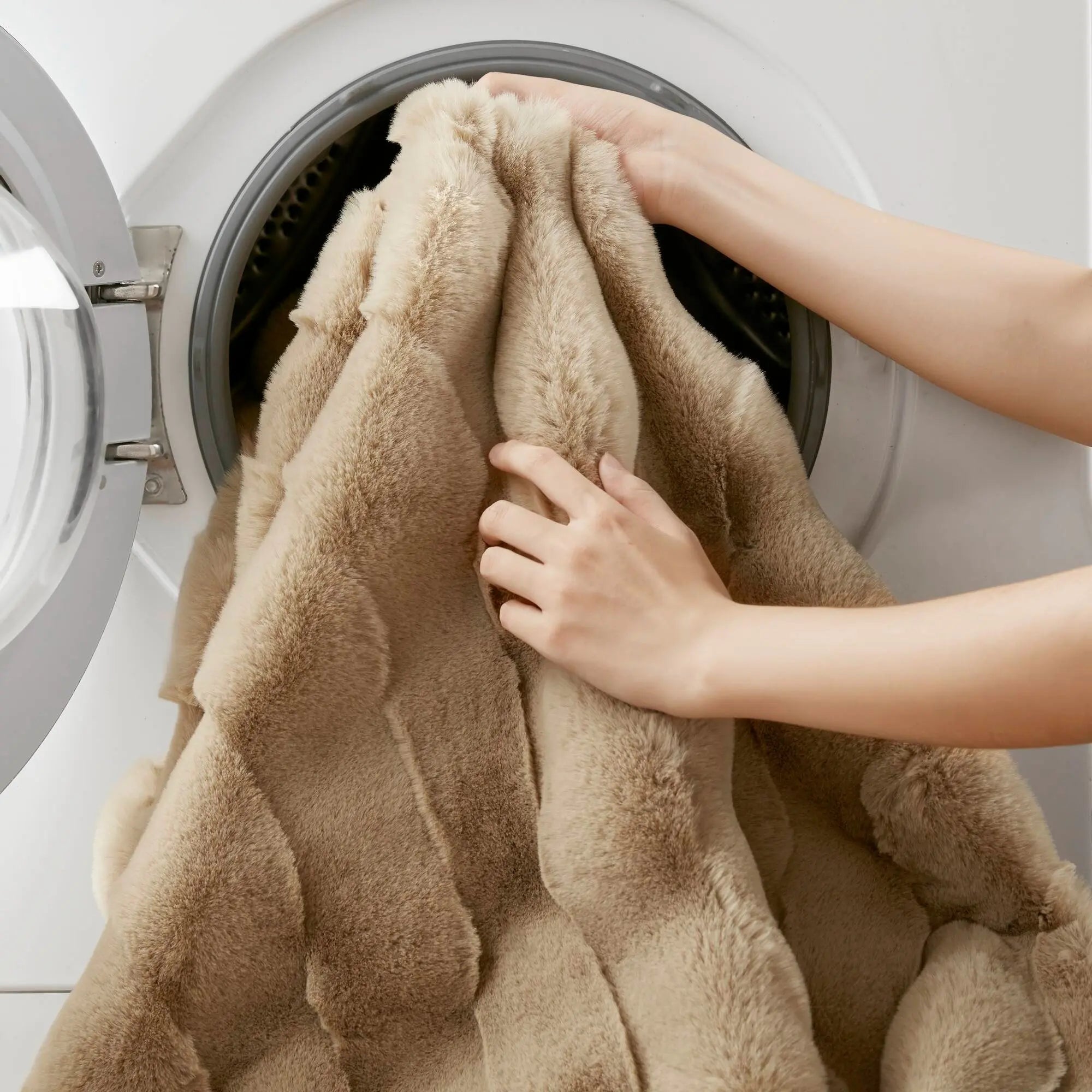 Vivienne Faux Fur Throw