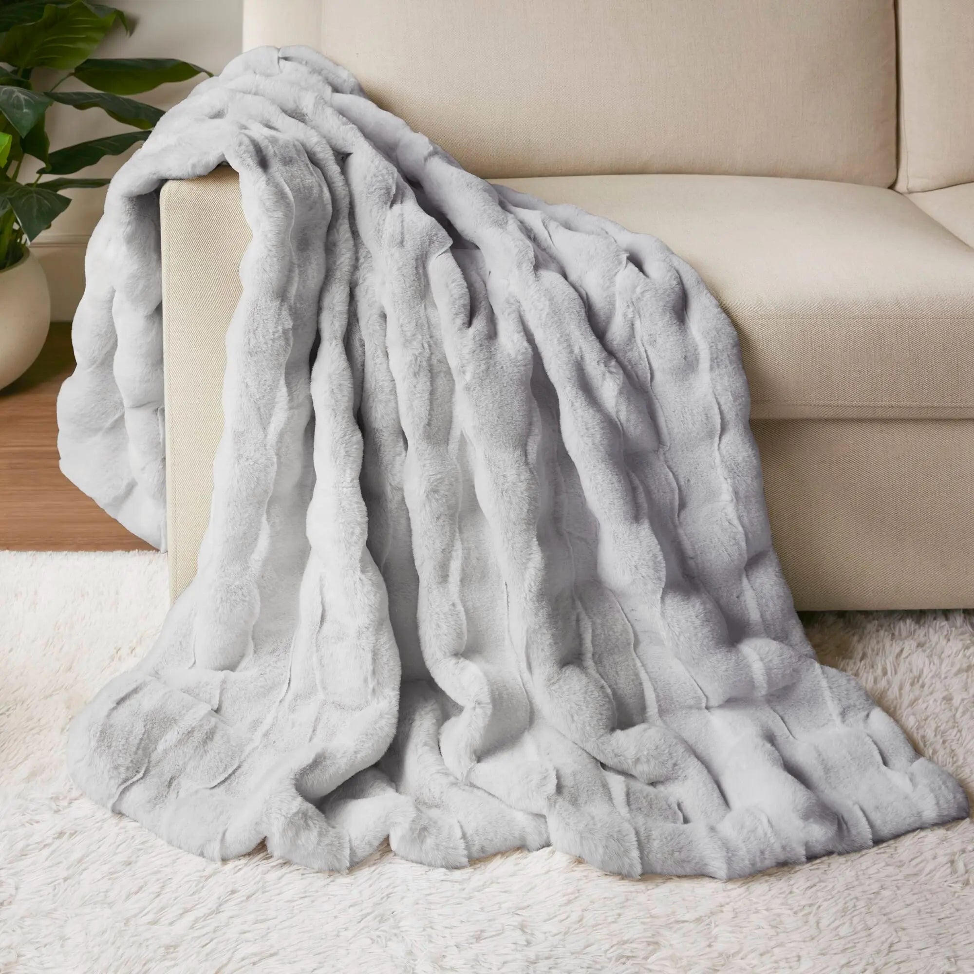 Vivienne Faux Fur Throw